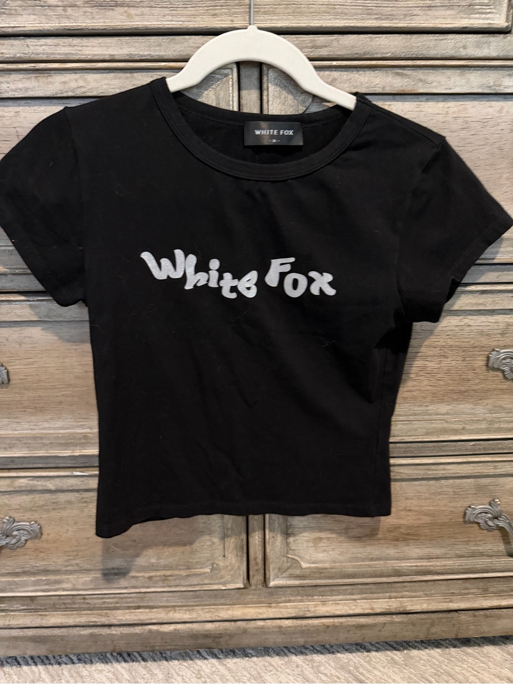 White Fox Logo Baby Tee | Fitted Y2K Graphic Crop Top | Size Medium